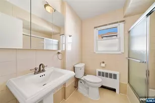 201 Oakdene Pl C2, Cliffside Park, NJ 07010 - Photo 11