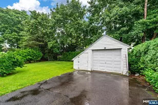 247 Emmett Pl, Ridgewood, NJ 07450 - Photo 25