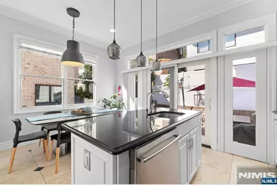 50 Myrtle Avenue A #A, Edgewater, NJ 07020 - Photo 11