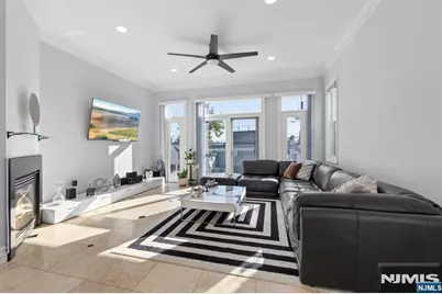 50 Myrtle Avenue A #A, Edgewater, NJ 07020 - Photo 5