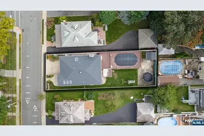 126 Edgewater Road, Cliffside Park, NJ 07010 - Photo 45