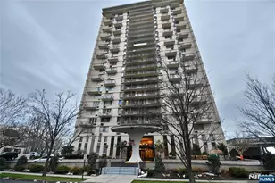 160 Overlook Ave 3E2, Hackensack, NJ 07601 - Photo 1