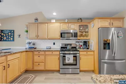 19 Dalton Place, Bergenfield, NJ 07621 - Photo 11