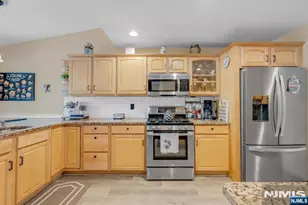 19 Dalton Pl, Bergenfield, NJ 07621 - Photo 11