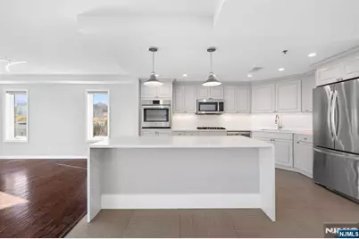 509 Stockton Court, Edgewater, NJ 07020 - Photo 9