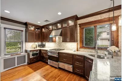 365 Walthery Avenue, Ridgewood, NJ 07450 - Photo 11