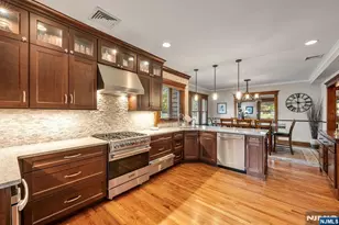 365 Walthery Ave, Ridgewood, NJ 07450 - Photo 9