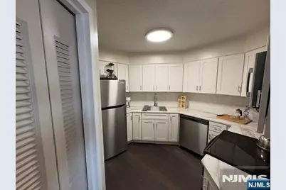 216 Harmon Cove Tower, Secaucus, NJ 07094 - Photo 5
