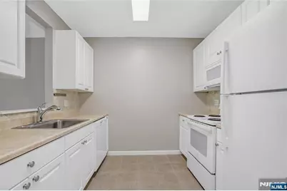 905 River Road 312 #312, Edgewater, NJ 07020 - Photo 5