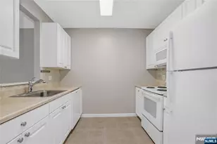 905 River Road 312, Edgewater, NJ 07020 - Photo 5