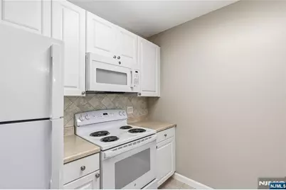 905 River Road 204 #204, Edgewater, NJ 07020 - Photo 5