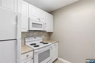 905 River Road 204, Edgewater, NJ 07020 - Photo 5