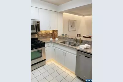 415 Chase Court V415 #V415, Edgewater, NJ 07020 - Photo 9