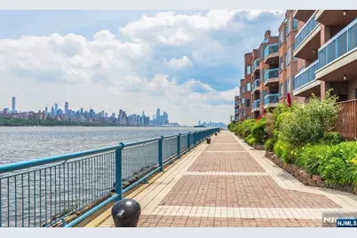 415 Chase Court 415 #415, Edgewater, NJ 07020 - Photo 13