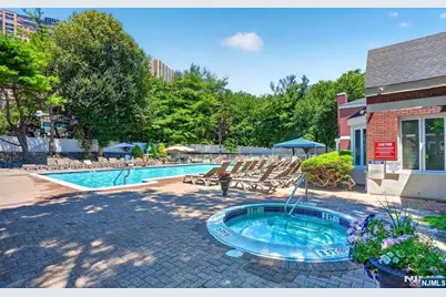 415 Chase Court 415 #415, Edgewater, NJ 07020 - Photo 17