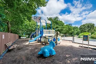 415 Chase Ct 415, Edgewater, NJ 07020 - Photo 13
