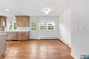15 Monroe Pl 2, Montclair, NJ 07042 - Photo 7