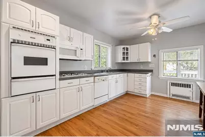 241 Roosevelt Street, Teaneck Township, NJ 07666 - Photo 9
