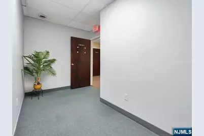 573 Valley Road 9C #9C, Wayne, NJ 07470 - Photo 9