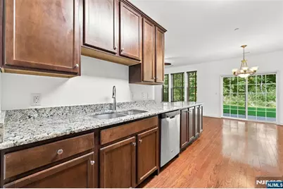 305 Waterview Court, Hanover Township, NJ 07927 - Photo 5