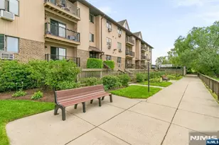 651 Riverside B15, Lyndhurst Township, NJ 07071 - Photo 5