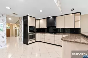 152 Sussex Rd, Washington Township, NJ 07676 - Photo 9