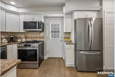 380 E Midland Avenue, Paramus, NJ 07652 - Photo 13
