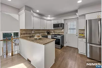 380 E Midland Avenue, Paramus, NJ 07652 - Photo 9