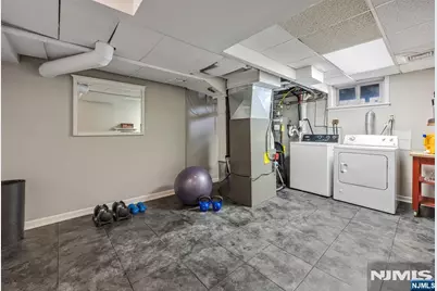 380 E Midland Avenue, Paramus, NJ 07652 - Photo 29