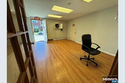 654 Milton Avenue, Lyndhurst Township, NJ 07071 - Photo 11