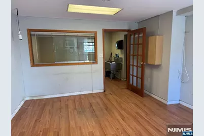 654 Milton Avenue, Lyndhurst Township, NJ 07071 - Photo 5