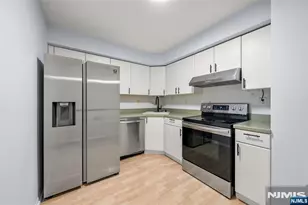 531 Windsor Dr, Palisades Park, NJ 07650 - Photo 9