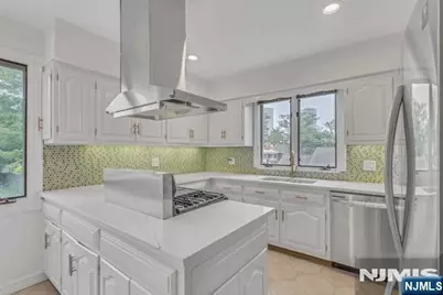251 Bellemeade Avenue, Fort Lee, NJ 07024 - Photo 21