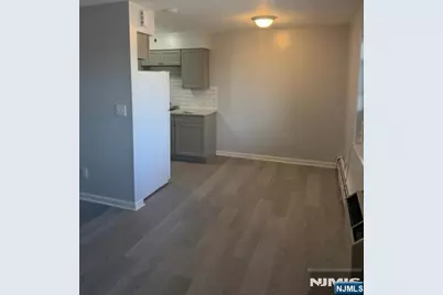 206 Riverview Place 10 #10, Cliffside Park, NJ 07010 - Photo 3