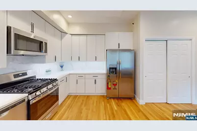 673 Bergen Avenue 2D #2D, Jersey City, NJ 07304 - Photo 13