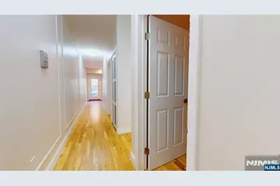 673 Bergen Avenue 2D #2D, Jersey City, NJ 07304 - Photo 3