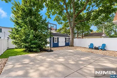 340 Roosevelt Avenue, Hasbrouck Heights, NJ 07604 - Photo 29
