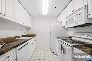 2 Constitution Ct 1008, Hoboken, NJ 07030 - Photo 7