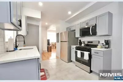 189 Summit Cross, Rutherford, NJ 07070 - Photo 5