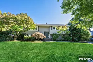 29 Carol Ct, Glen Rock, NJ 07452 - Photo 1