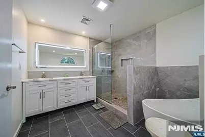 570 Grandview Terrace, Leonia, NJ 07605 - Photo 23