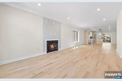 386 Lincoln Avenue, Cliffside Park, NJ 07010 - Photo 3