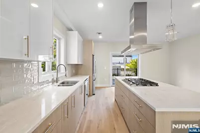 386 Lincoln Avenue, Cliffside Park, NJ 07010 - Photo 5