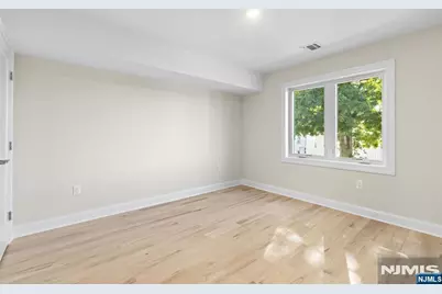 384 Lincoln Avenue, Cliffside Park, NJ 07010 - Photo 21