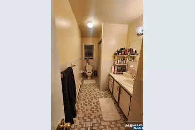 527 Stuyvesant Avenue, Lyndhurst Township, NJ 07071 - Photo 9