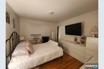 527 Stuyvesant Avenue, Lyndhurst Township, NJ 07071 - Photo 7