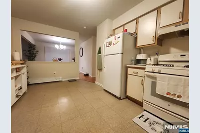 527 Stuyvesant Avenue, Lyndhurst Township, NJ 07071 - Photo 5