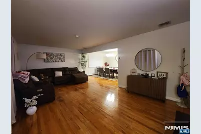 527 Stuyvesant Avenue, Lyndhurst Township, NJ 07071 - Photo 3