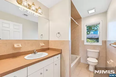 393 Washington Avenue B #B, Cliffside Park, NJ 07010 - Photo 11