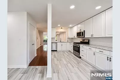 92 Meadowview Court, Leonia, NJ 07605 - Photo 11